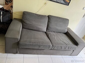 Šedá pohovka z obchodu IKEA - 3