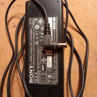 Různé adaptéry pro notebooky - 3