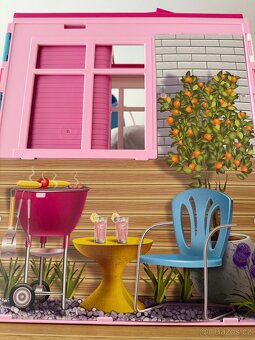 Skládací a přenosný domeček Barbie - 3