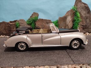 prodám model 1:18 mercedes benz 300C cabrio - 3