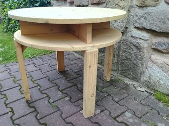 starý kulatý kávový stolek - 3