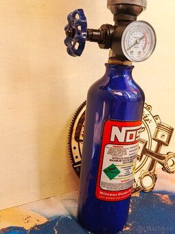 Stojací lampa z bomby NitrOS - Autonábytek Kovář - 3