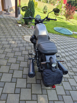 Motto Guzzi V7 850 - 3