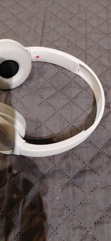 Sluchatka sony a ješté jedny...celkem 1300kč - 3