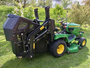 Zahradní traktor John Deere X950R s vysokým výsypem - 3