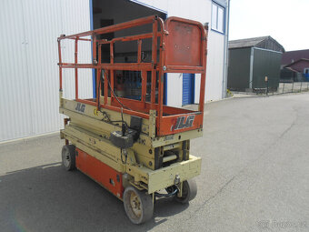 Nůžková pracovní plošina JLG 2033E - 3