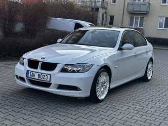 BMW Řada 3 E90 320i 110kW Sedan Navi Aut. klima Šíbr ALU R18 - 3