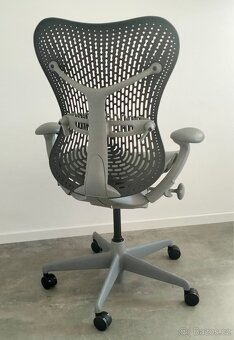 Kancelářská židle Herman Miller Mirra - 3