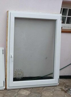 Plastové okna 3 kusy,ceny od 1000 kč za kus.Rozměry.145x115, - 3