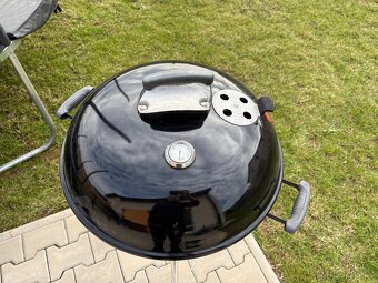 Gril dřevěné uhlí Weber Master Touch - 3