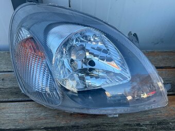Přední světla toyota yaris - 3