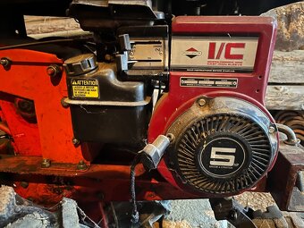 Dvoukolový traktor s přívěsem a příslušenství - 3