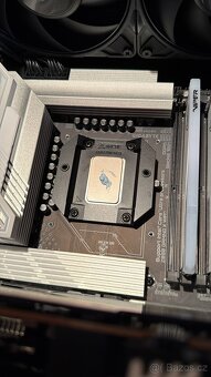 Core ultra 9 285K, 9070xt 16gb, 32GB ram 2TB disk - 3