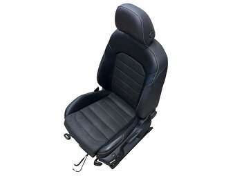Sedačky černá kůže s látkou VW Golf 7 kombi r.v. 2016 - 3