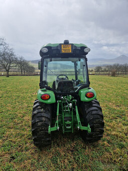 Zánovní traktor John Deere 3046R včetně čelního nakladače. - 3