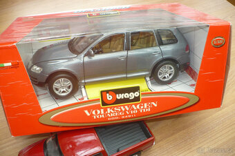Model,auto,8 modelů 1:18 + 5 modelů zdarma. - 3