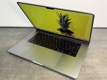 MacBook Pro 16'' 2021 / M1 Pro / 16GB / 512GB SSD / SpaceG - 3