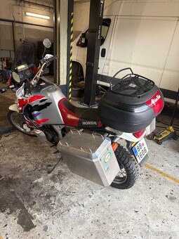 Honda Africa Twin 750 - 3