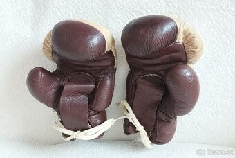 Staré kožené boxerské rukavice - 3