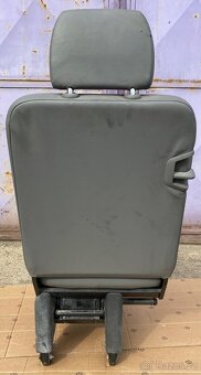 Prodám jedno sedsčku do druhé řady (sklápěcí) VW T5, T6 - 3
