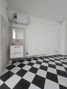 PRONÁJEM OBCHODNÍHO PROSTORU 40m2 - 3
