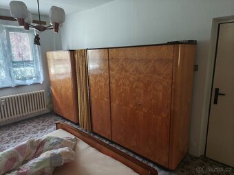 Obývací stěna, postel a skříně - 3