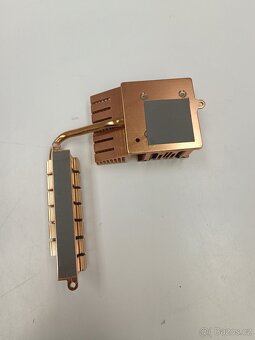 Gigabyte Ultra Durable 2 - měděný pasivní chladič čipsetu - 3