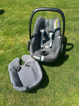 Autosedačka Maxi-Cosi Pebble Plus + 2Way Pearl + základna - 3
