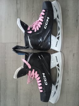 Brusle CCM NEXT SR vel. 42 - 3