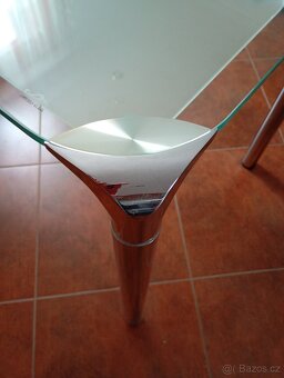 Prodám skleněný jídelní stůl - 3