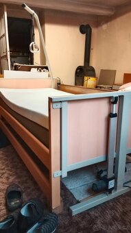 Polohovací elektrická postel s matrací - 3