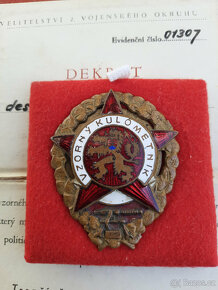 Čestný odznak Vzorný kulometník dekret vyznamenání etue ČSLA - 3