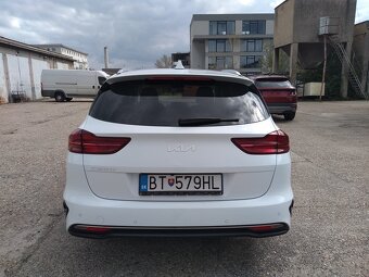2022_KIA Ceed combi 1.5 turbo_1.maj.SR_234.000Kč netto_ - 3
