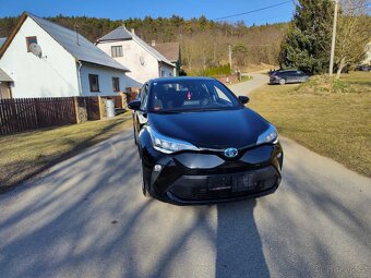 Toyota C-HR 1.8 Hybrid E-CVT rok 2021 - 3
