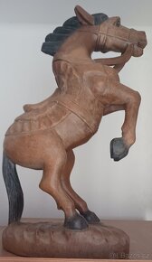 DŘEVĚNÁ DEKORACE KŮŇ - 3