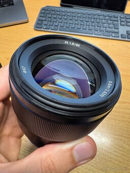 Sony 85mm f/1.8 - Perfektní stav - 3