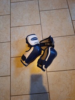 Hokejová výstroj použitá na postavu 186 cm - 3