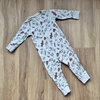 Vánoční body, tepláčky, leginky, overaly Lindex - 3