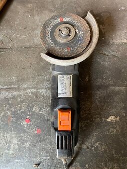 Úhlová bruska Black & Decker BD11 - 3