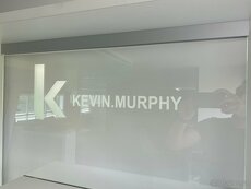 KEVIN MURPHY designová policová skříň s logem - 3