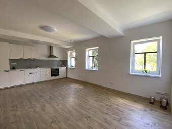 PRONÁJEM LUXUSNÍHO MEZONETU U VYŠKOVA - 3