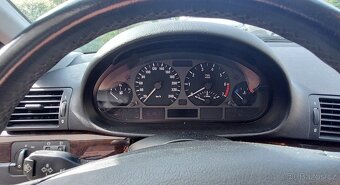 BMW 320 i - 3