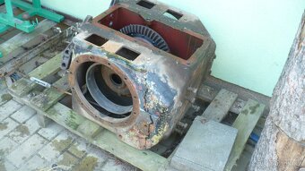 Rozvodovka + blok hydrauliky na Zetor 4011 - 5648 - 3