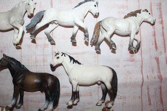 Figurky koní Schleich V - 3