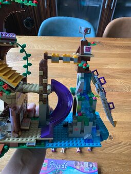 LEGO FRIENDS: Dobrodružný tábor Dům na stromě (41122 - 3