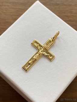 Zlatý přívěsek - 3