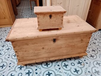 Stará, malá truhllička, truhla po renovaci - 3