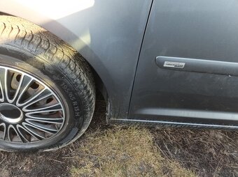 VW Touran - Přední blatníky - 3