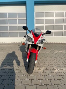 Yamaha YZF R1 - 3
