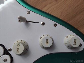 Elektrická kytara Fender Squier + příslušenství - 3